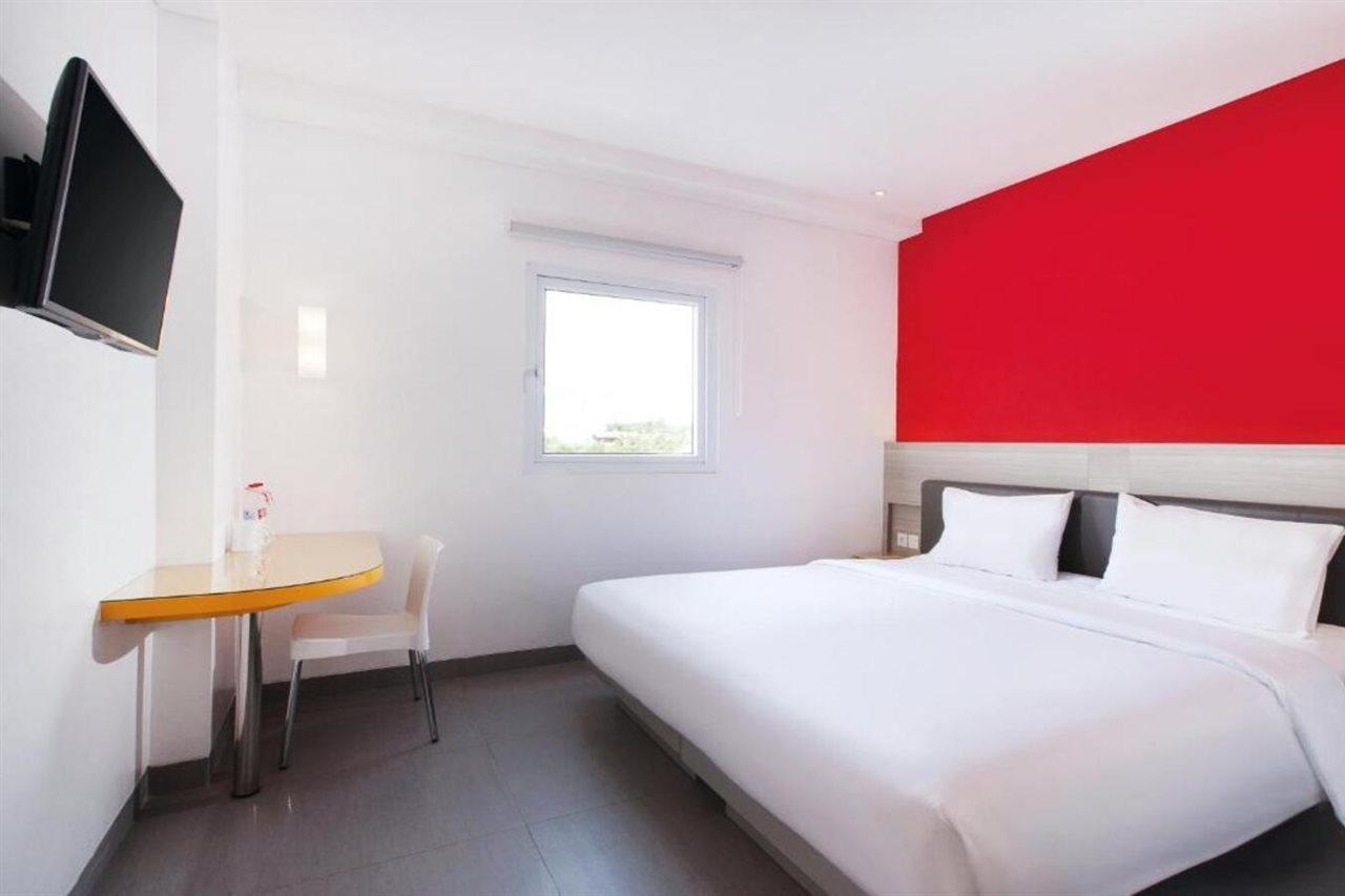 Amaris Hotel Sriwedari Solo Esterno foto