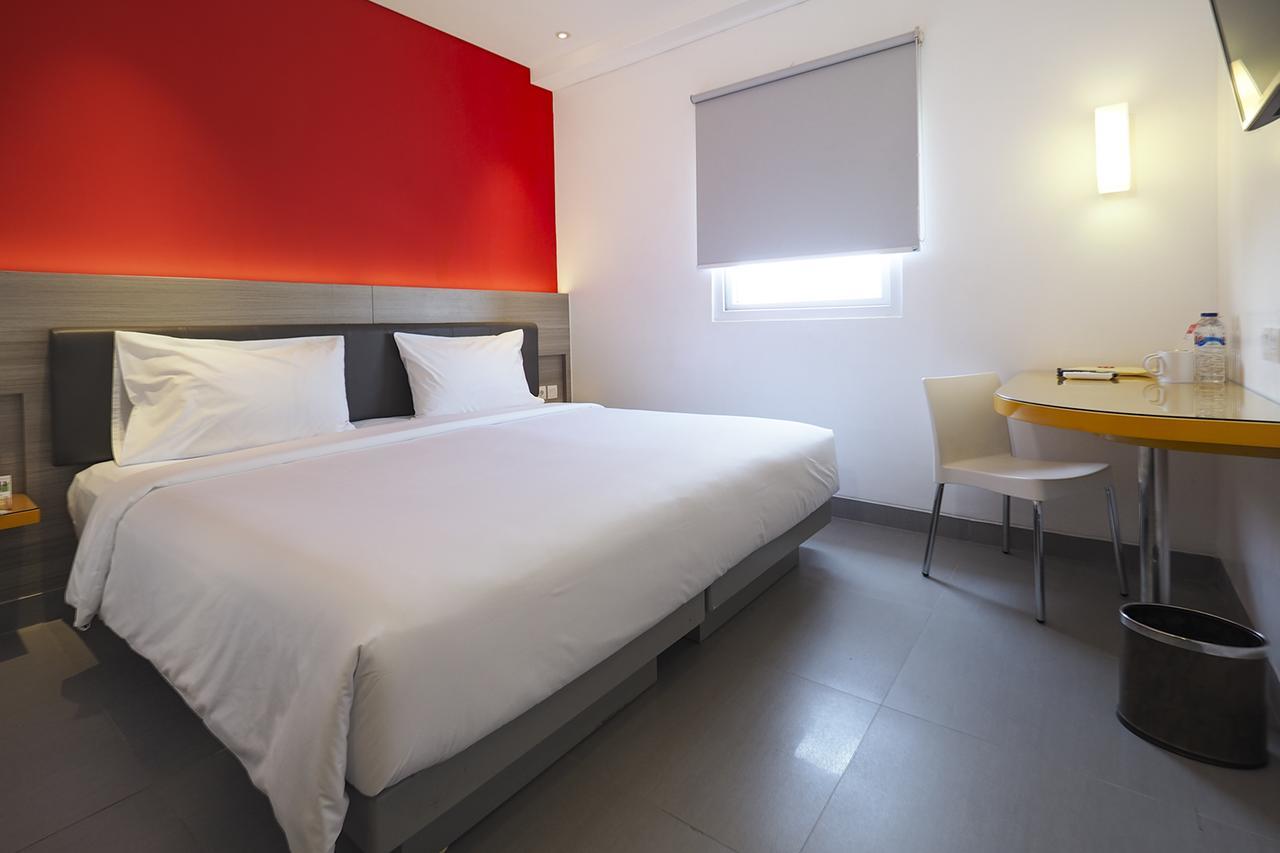 Amaris Hotel Sriwedari Solo Esterno foto